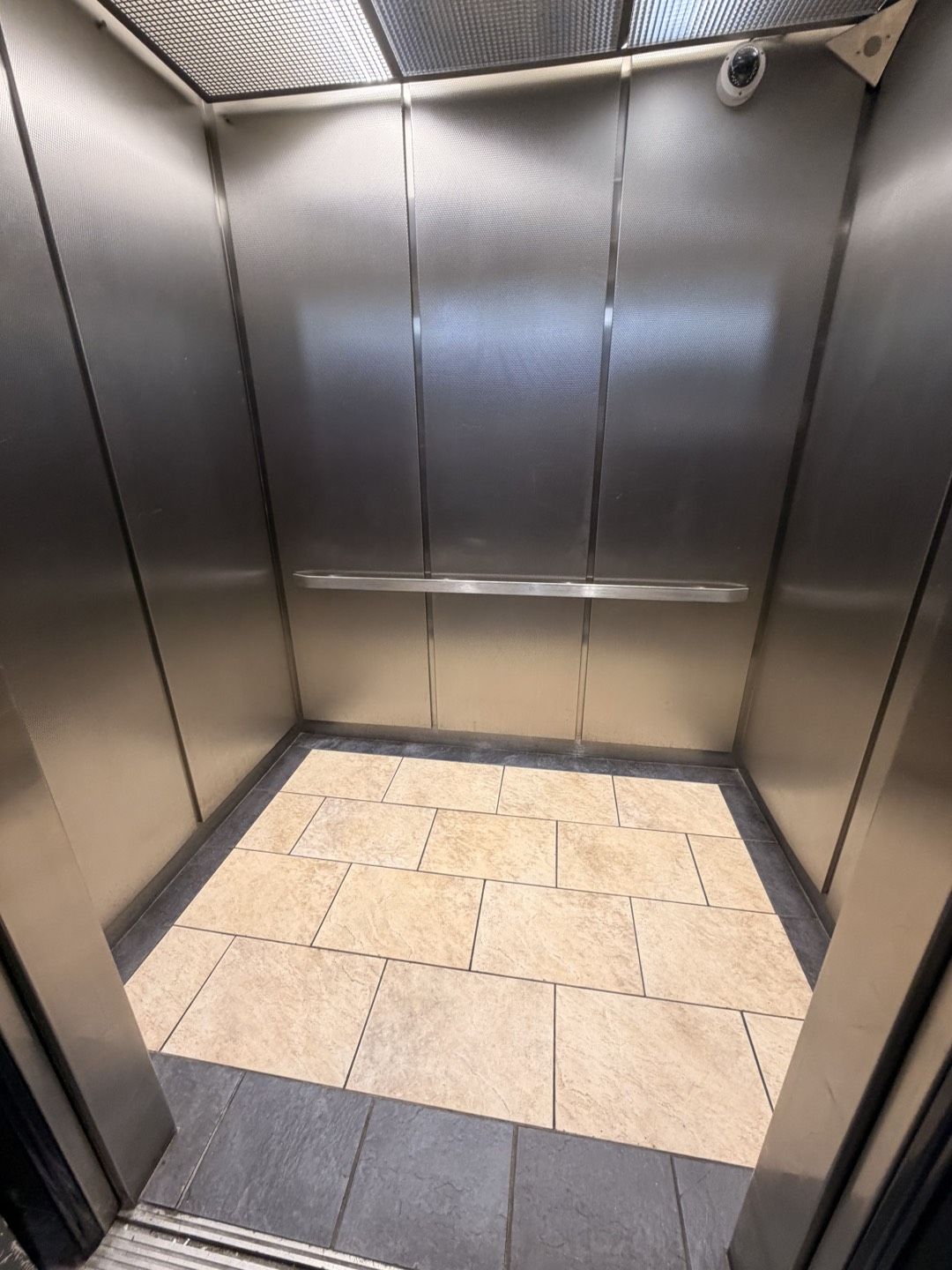 Elevator — Cabin Clean